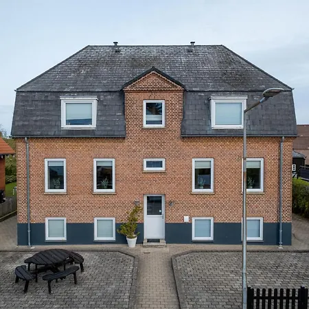 Newly Renovated 1-bed In Апартаменты Ольборг